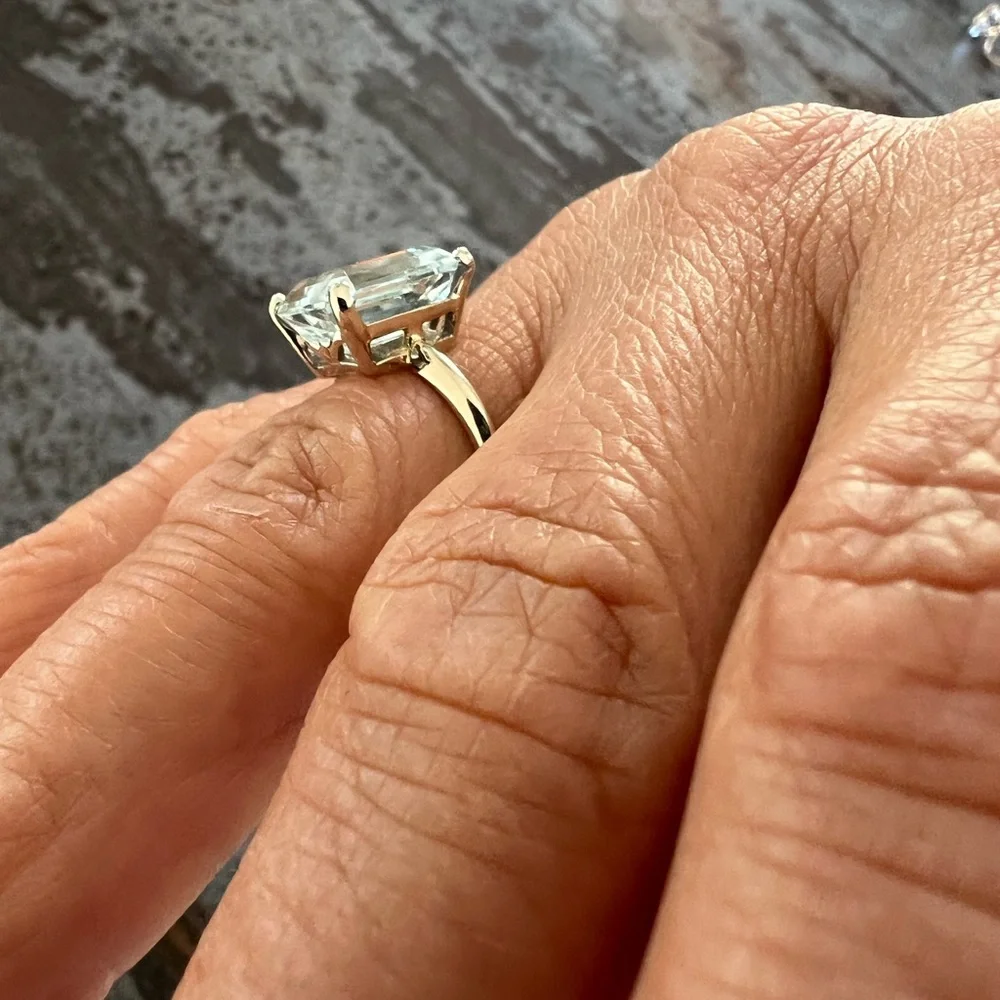 14kt White Gold Aquamarine Ring with Clear 5 carat Stone
Stamped 14kt - Picture 9 of 12